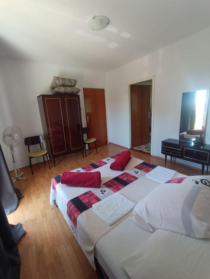 Tribunj Apartmani Esterno foto